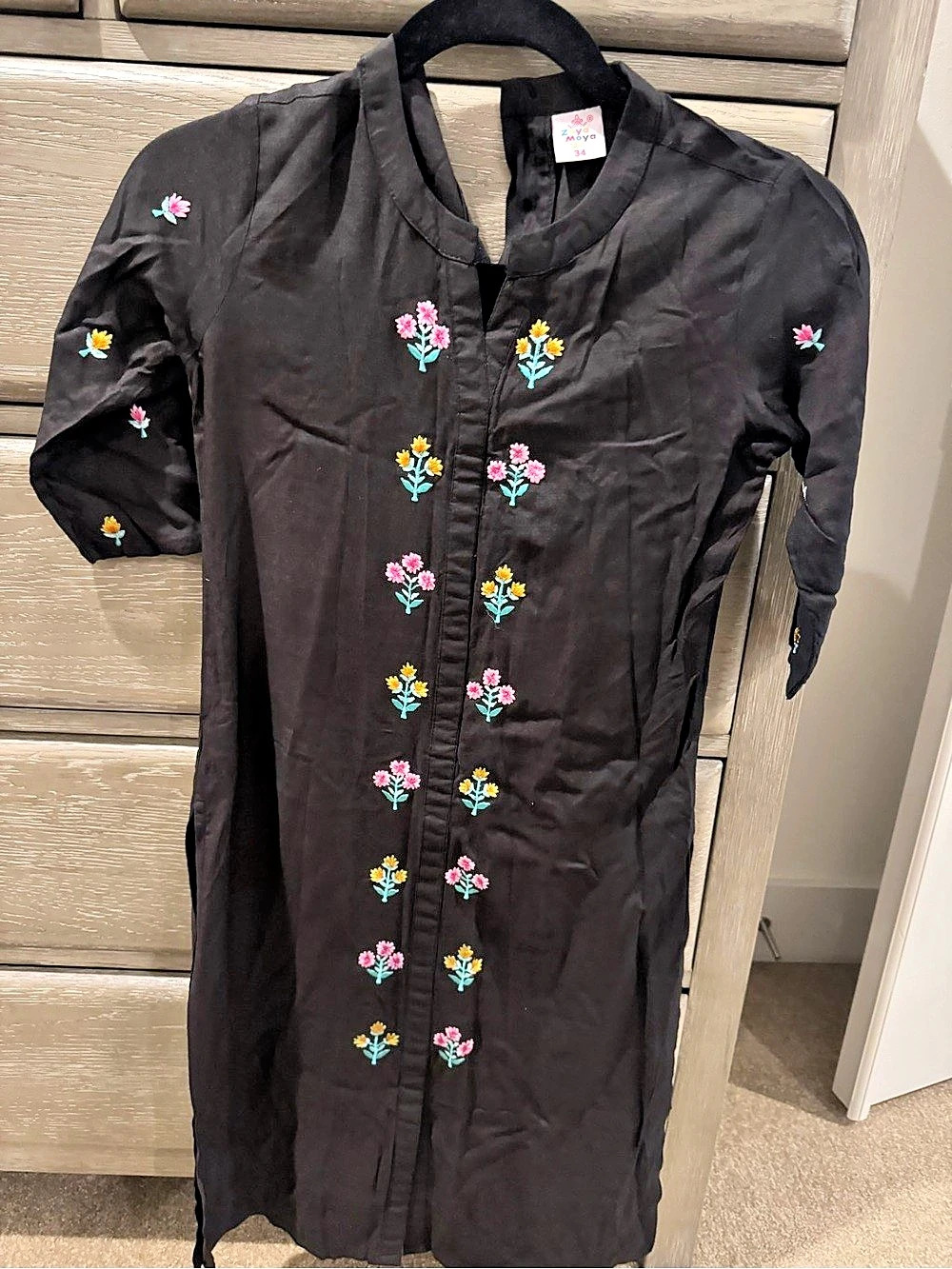 Zoya Moya Floral Embroidered Kurta in Black Size 34 for young girls 10-12 years